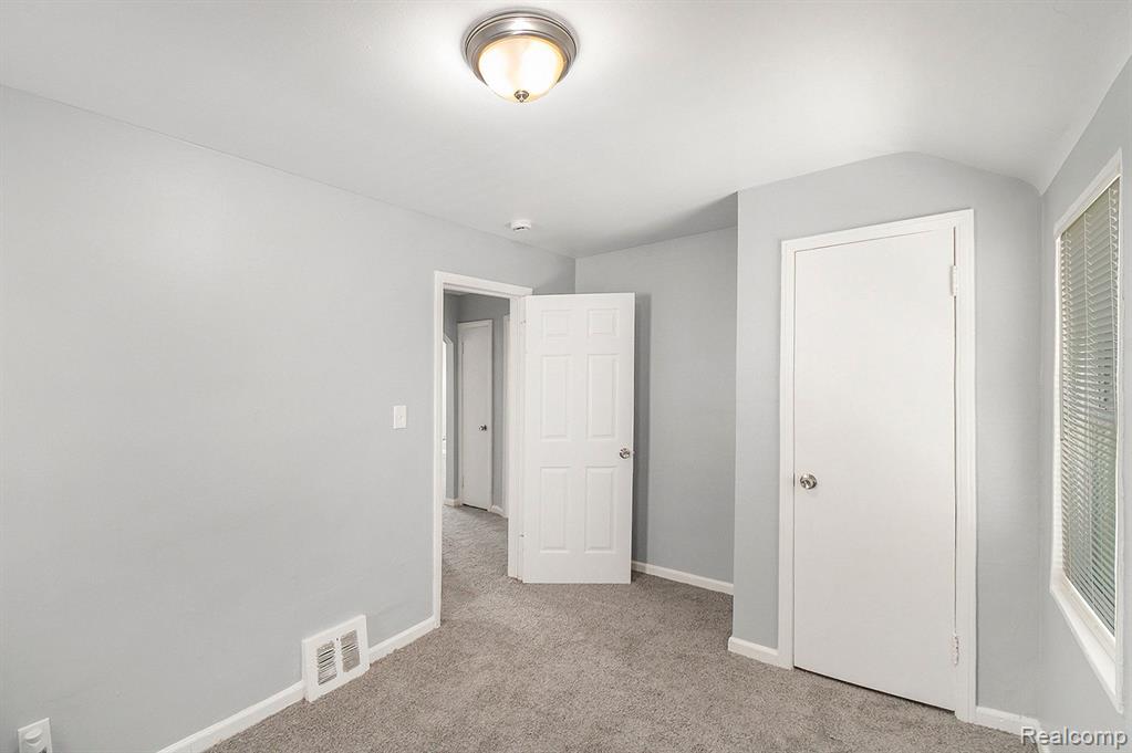 887 UNIVERSITY Drive, Pontiac, MI 48342 — Photo 13
