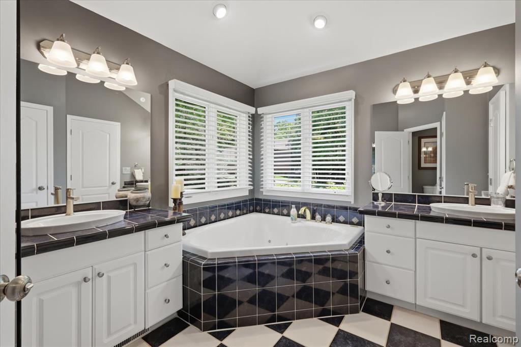 10005 Creekwood Trail, Davisburg, MI 48350 — Photo 36