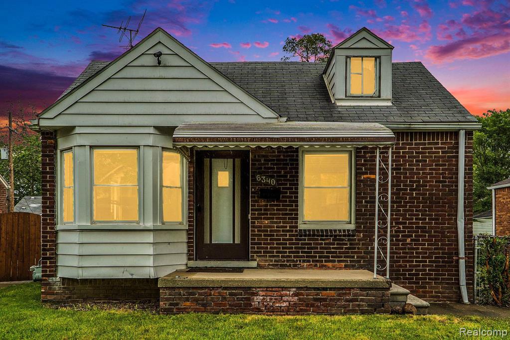 6340 WOODMONT Avenue, Detroit, MI 48228 — Photo 2