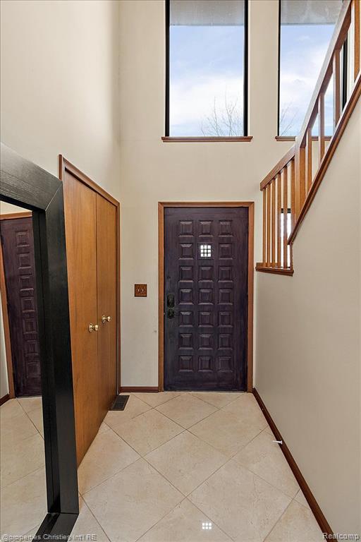 8241 LAKE PINE Drive, Commerce Twp, MI 48382 — Photo 3