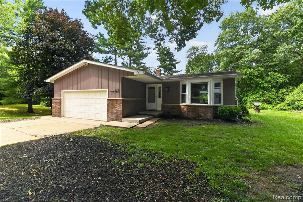 423 Sunset, White Lake, MI 48383 — Photo 2