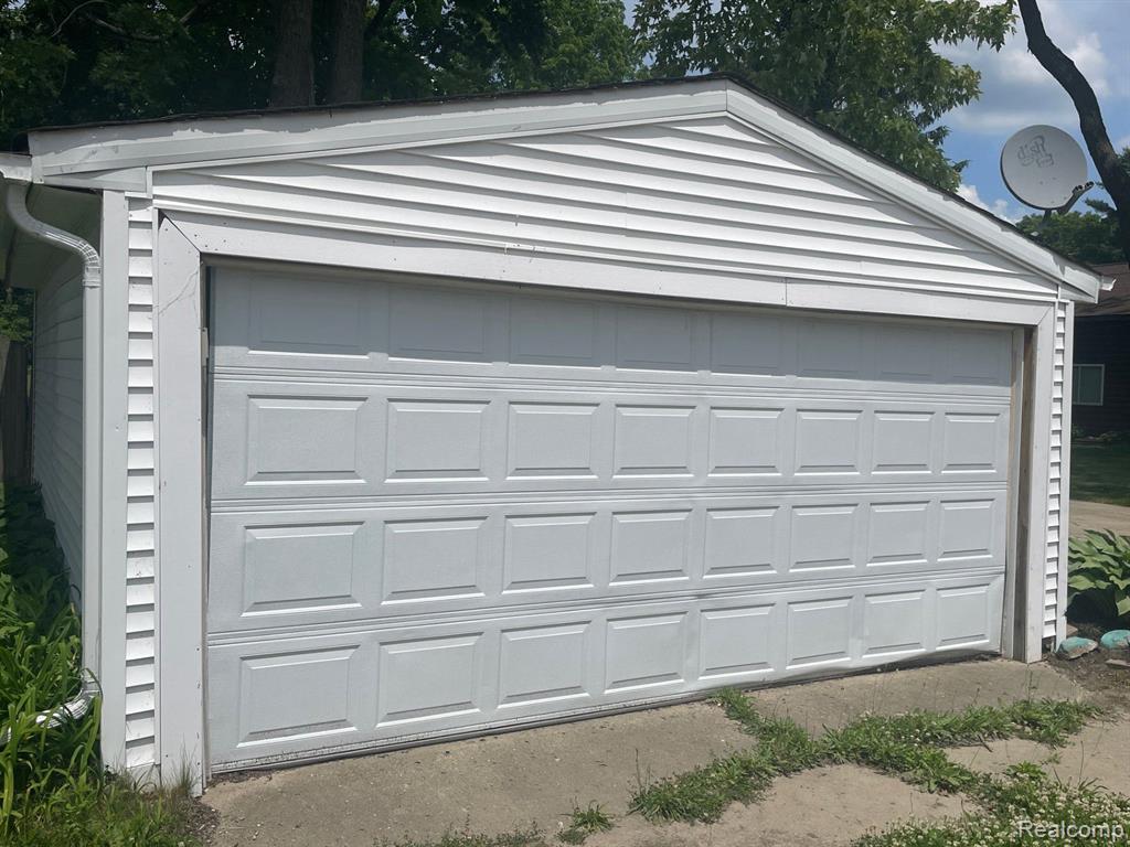 8438 ARLIS Street, Commerce Twp, MI 48382 — Photo 3