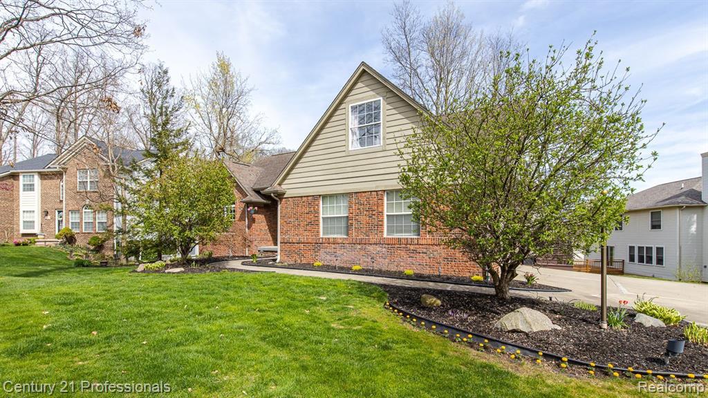 4482 RED OAK Boulevard, Waterford, MI 48329 — Photo 2