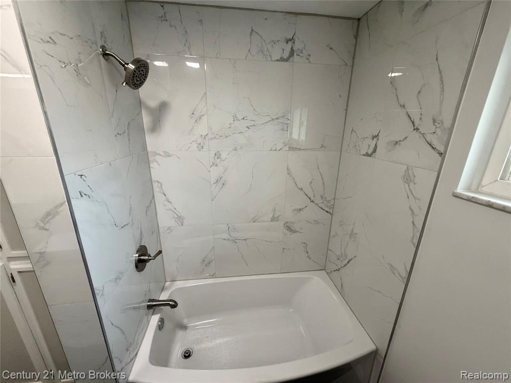 5221 Capri Lane, Flint, MI 48507 — Photo 20