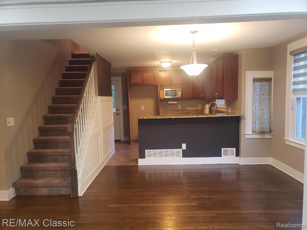 617 E 3RD Street, Royal Oak, MI 48067 — Photo 8