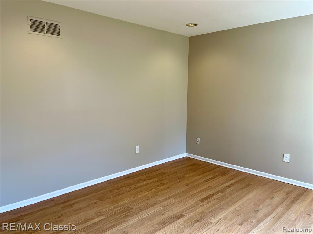 7663 Danbury Circle, West Bloomfield, MI — Photo 4