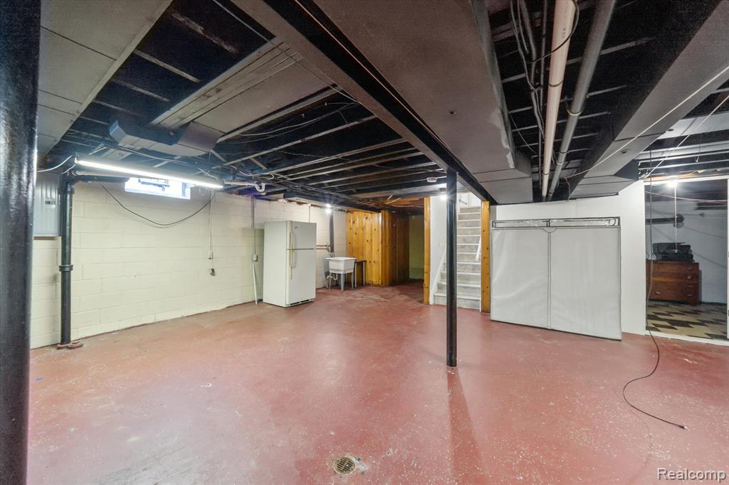 8586 Helen, Center Line, MI 48015 — Photo 12