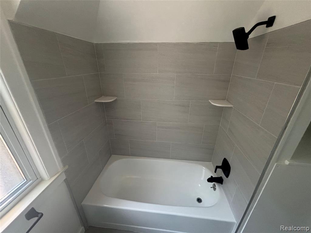 910 Spence Street, Pontiac, MI 48340 — Photo 14