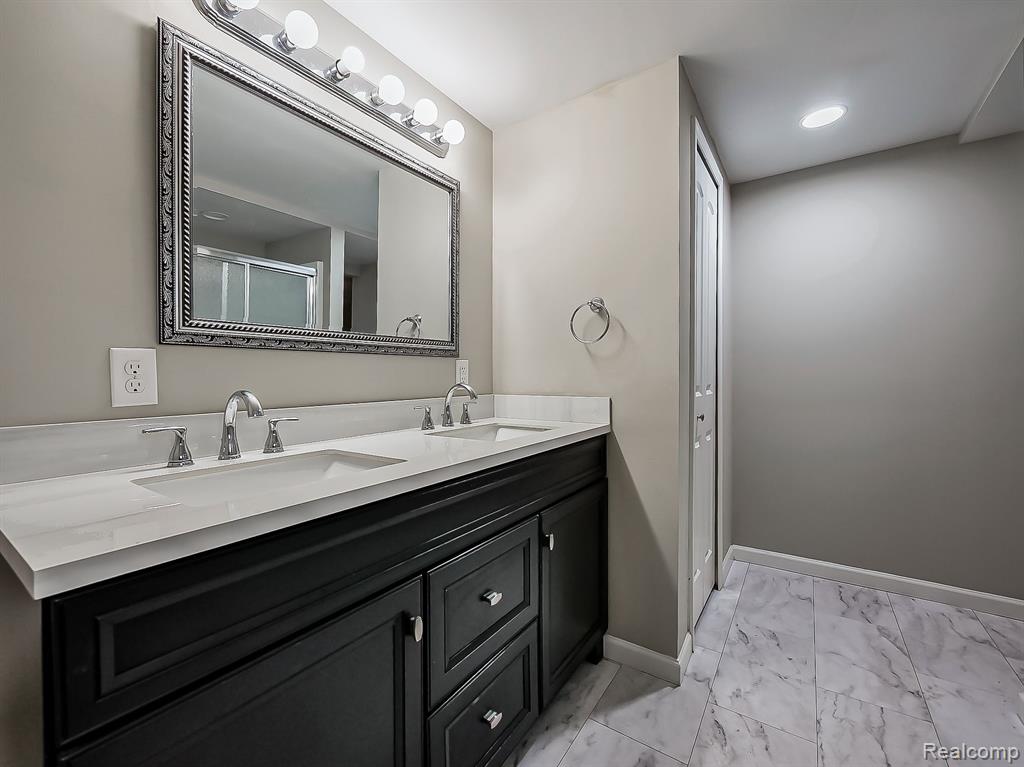 6340 ISLAND LAKE Drive, Brighton, MI 48116 — Photo 22