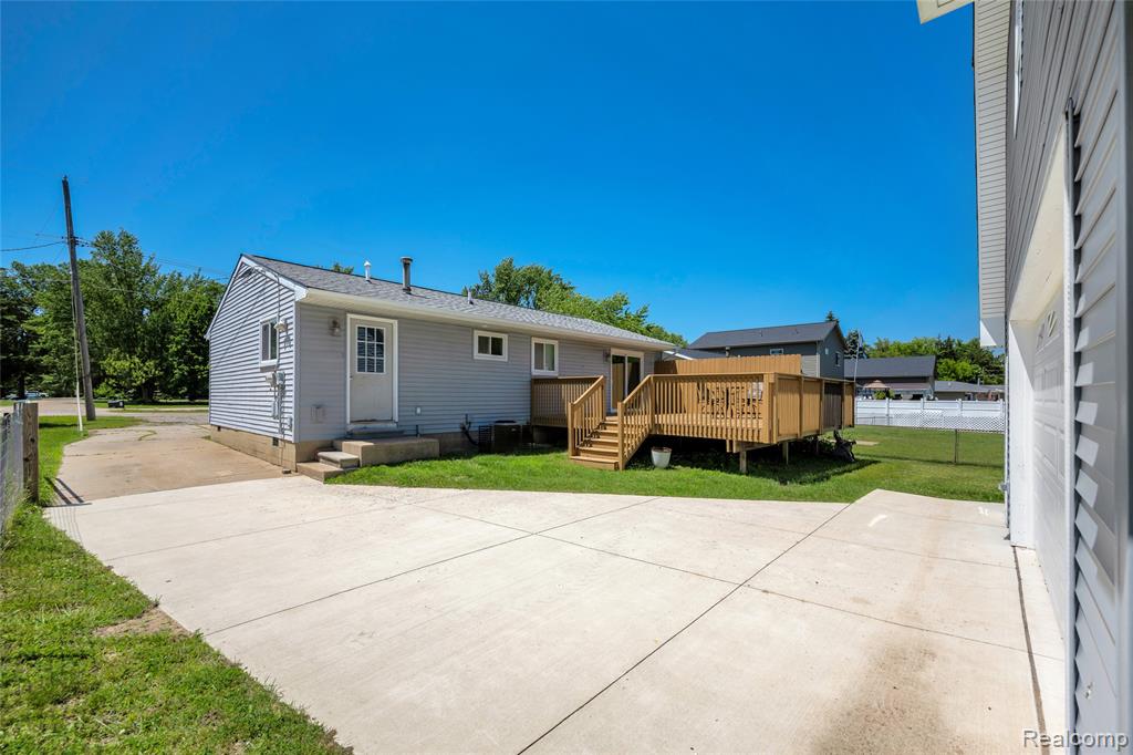 9551 Kress Road, Pinckney, MI 48169 — Photo 7