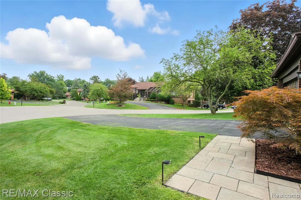4022 CHABLIS Street, West Bloomfield, MI 48323 — Photo 44