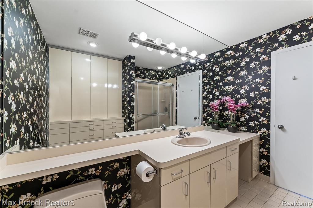 4159 Foxpointe Drive, West Bloomfield, MI 48323 — Photo 23