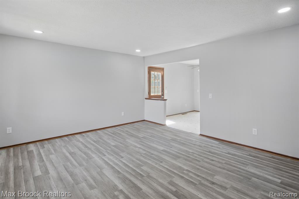 47445 DEQUINDRE Road, Rochester Hills, MI 48307 — Photo 2