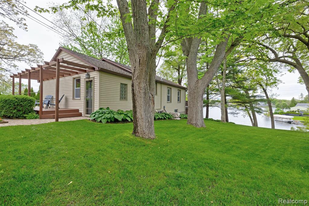 4030 ROLLINS Avenue, Waterford, MI 48329 — Photo 10