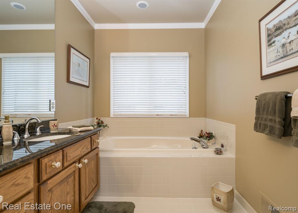 54035 Scarboro Way, Shelby Twp, MI 48316 — Photo 21