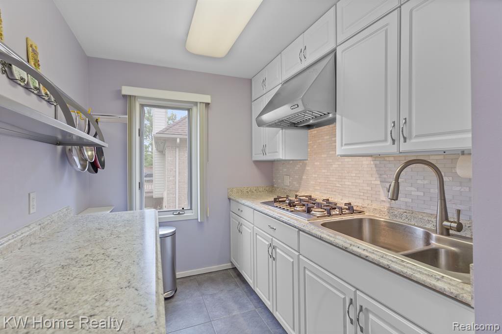 4958 COUNTRYSIDE Drive, West Bloomfield, MI 48323 — Photo 19