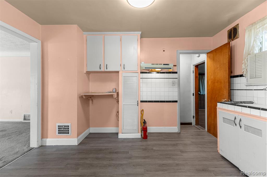 6810 Robinson Avenue, Allen Park, MI 48101 — Photo 12