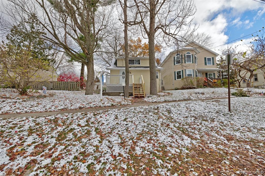 126 N North Shore Drive, Lake Orion, MI 48362 — Photo 2