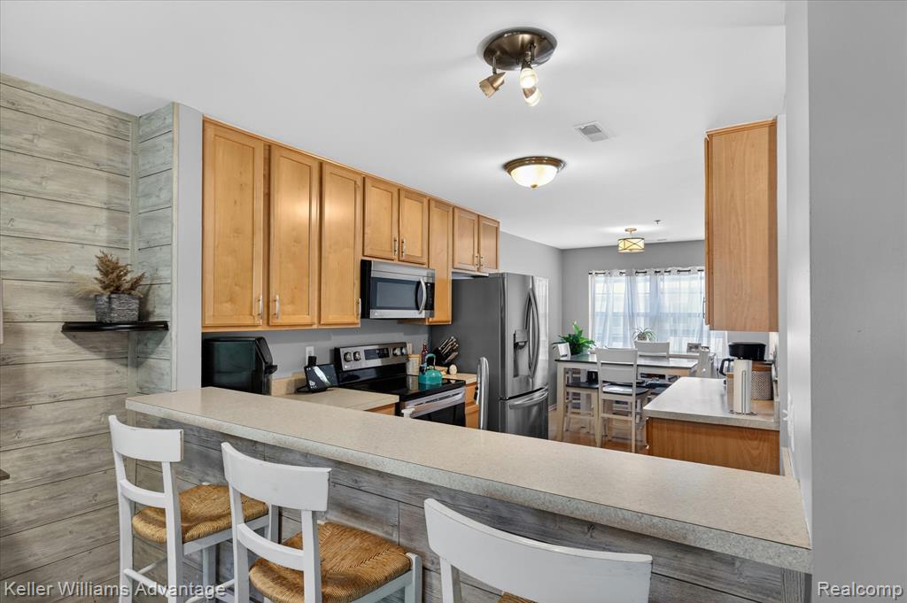 446 Old Pine Way, Walled Lake, MI 48390 — Photo 12