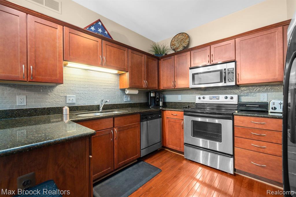 25618 PORTICO Lane, Novi, MI — Photo 24