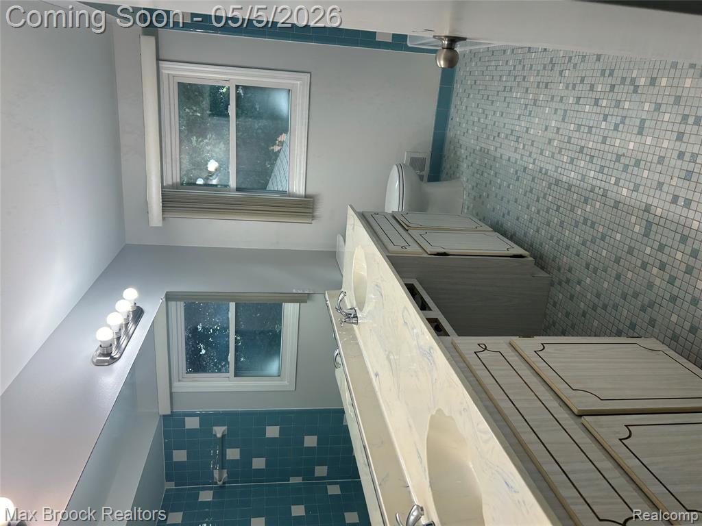 2081 BABCOCK Drive, Troy, MI 48084 — Photo 14