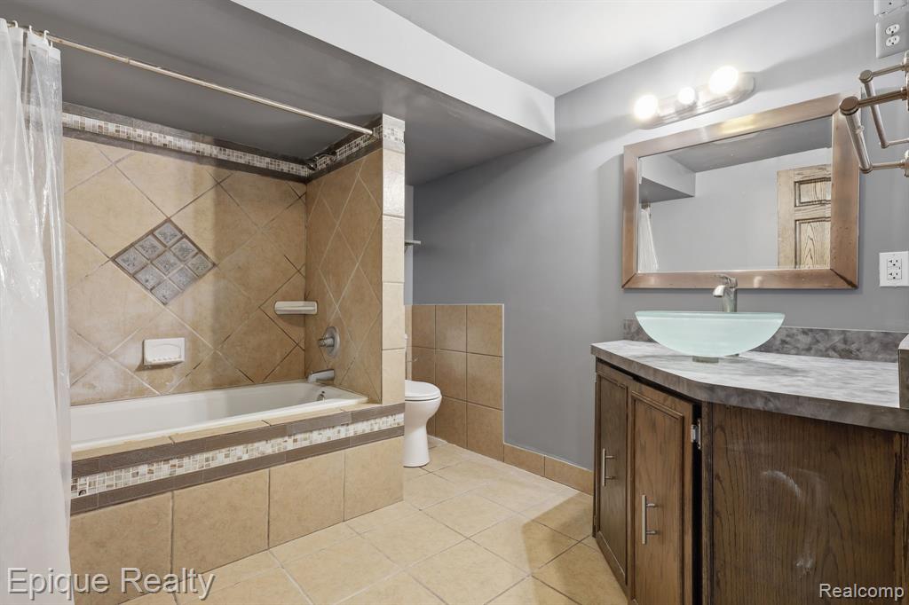 2549 Riverwood Drive, Port Huron, MI 48060 — Photo 18