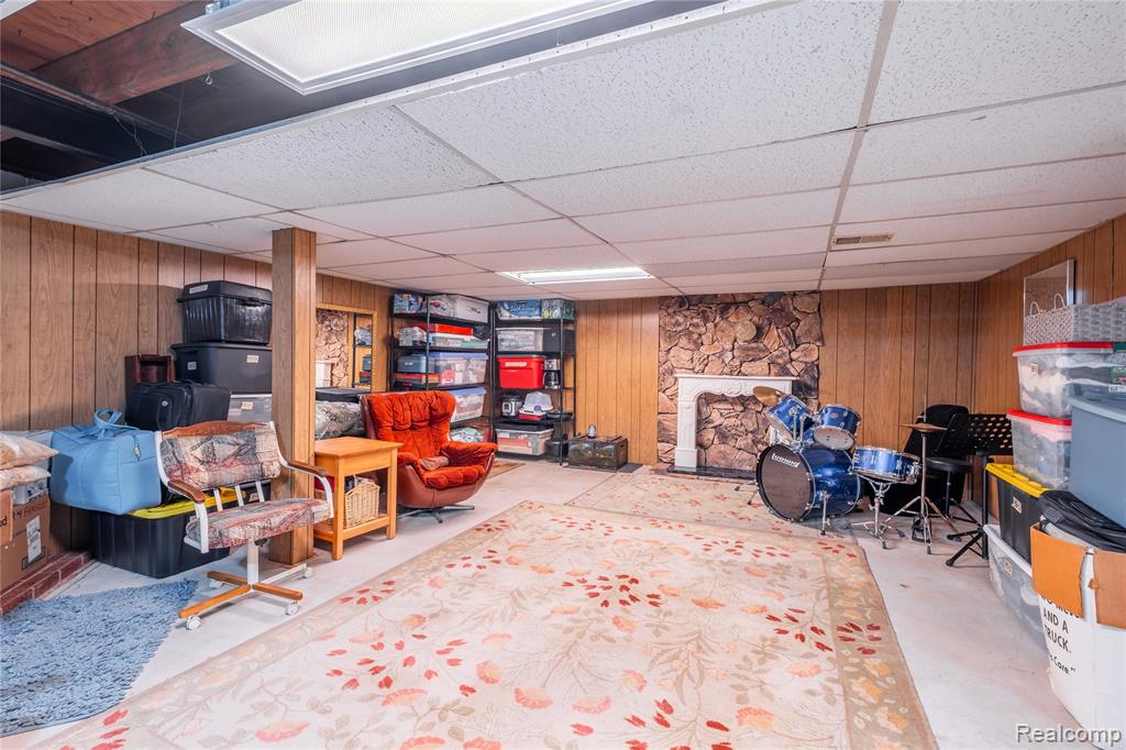 9175 Bernice Drive, Pinckney, MI 48169 — Photo 15
