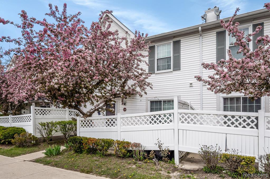 22241 ATLANTIC POINTE, Farmington Hills, MI 48336 — Photo 4