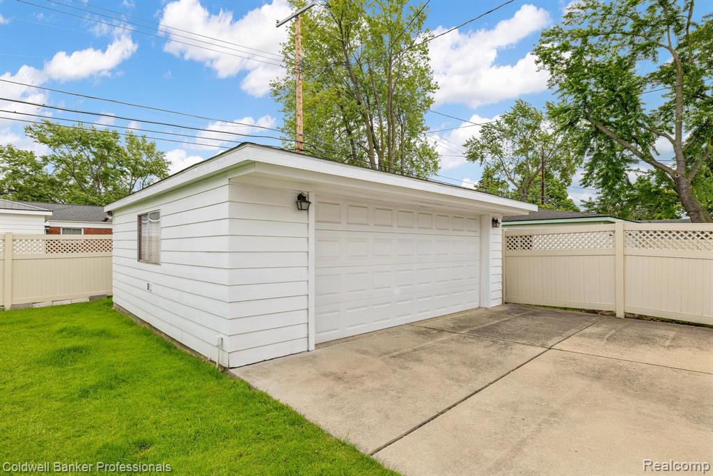 8536 Blackburn Drive, Westland, MI — Photo 33
