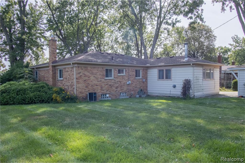 17058 W 13 Mile Road, Beverly Hills, MI 48025 — Photo 37