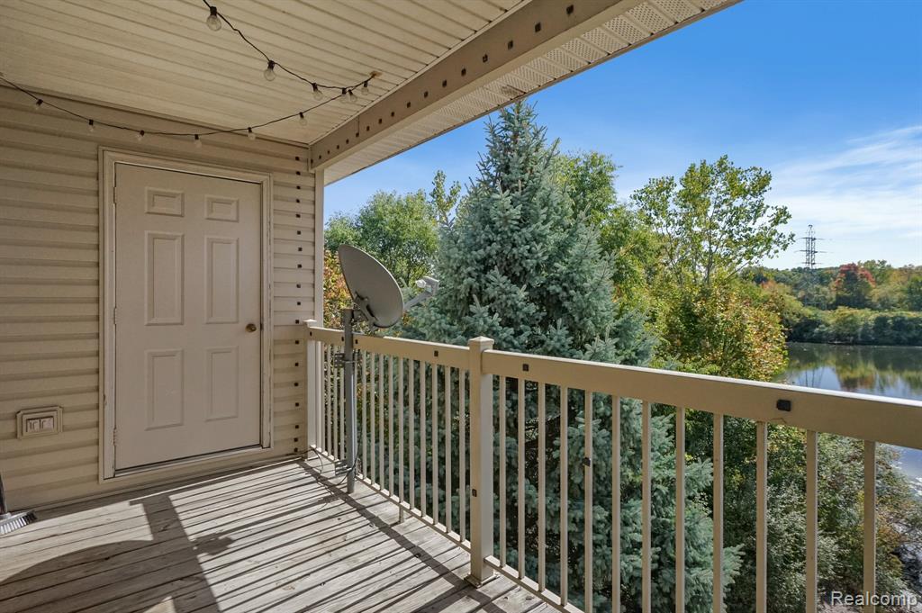 864 Amanda Lane, Pontiac, MI 48340 — Photo 20