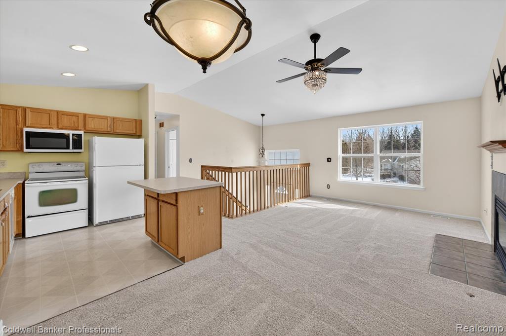 639 Andover Woods Drive, Fenton, MI 48430 — Photo 8