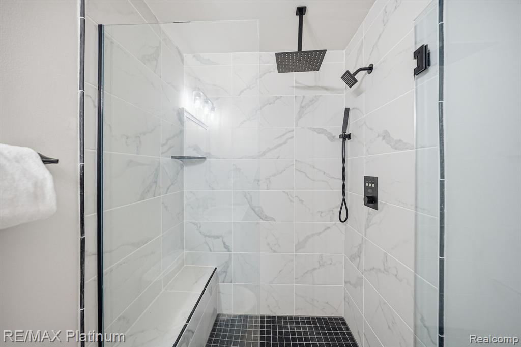 997 Thompson Shore Drive, Howell, MI 48843 — Photo 43