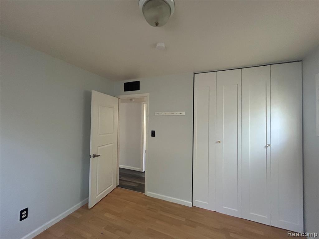 4987 Roosevelt Boulevard, Dearborn Heights, MI 48125 — Photo 13