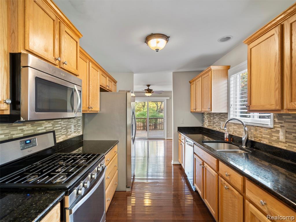 987 FAIRLEDGE Street, Lake Orion, MI 48362 — Photo 14