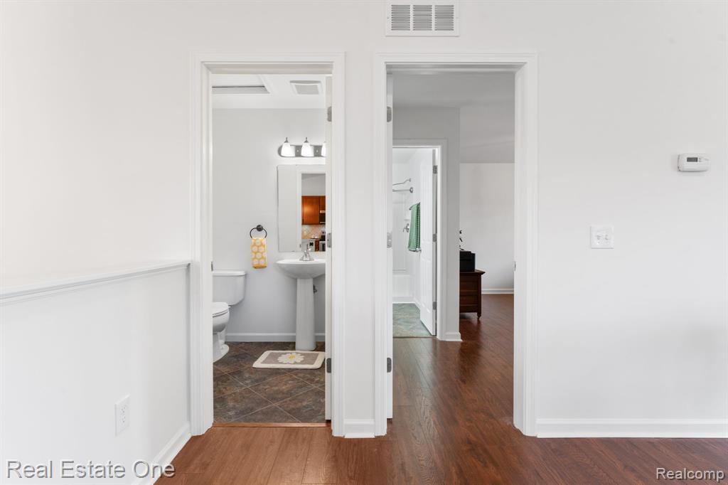 3513 Amber Oaks Drive, Howell, MI 48855 — Photo 16