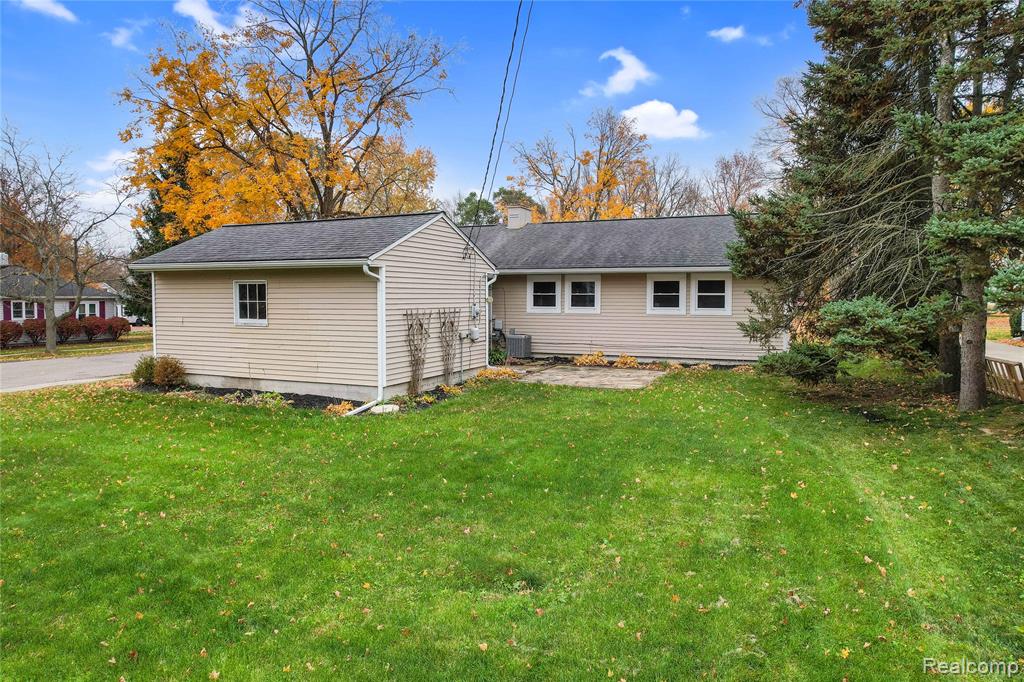 704 W Brooks Street, Howell, MI 48843 — Photo 11