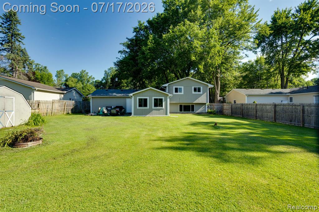 5535 Lake Vista Drive, Waterford, MI 48327 — Photo 20