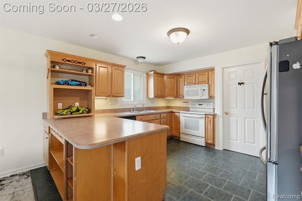 22432 Pointe Drive, Saint Clair Shores, MI 48081 — Photo 7