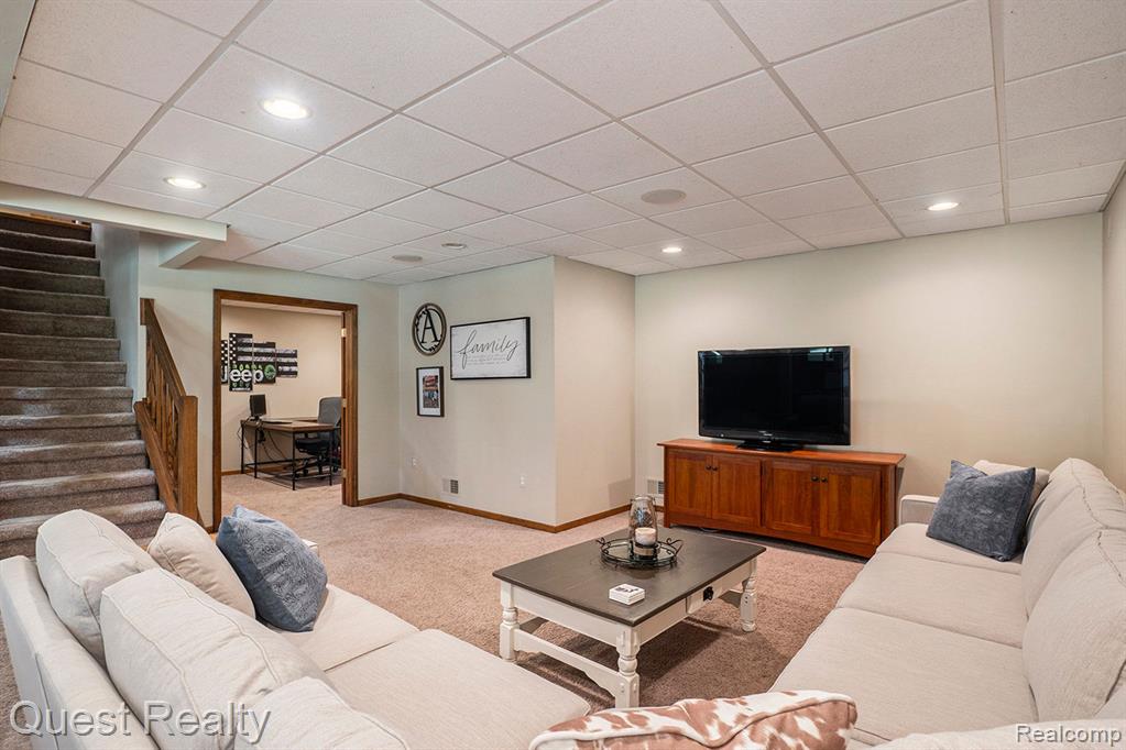 5780 GARNET Circle, Clarkston, MI 48348 — Photo 25