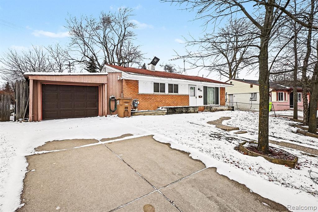 672 Linda Vista Drive, Pontiac, MI 48342 — front exterior