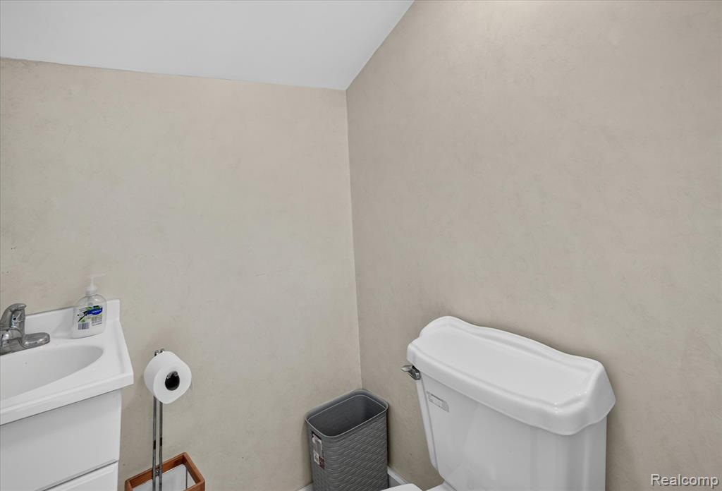 410 S Center Street, Howell, MI 48843 — Photo 29