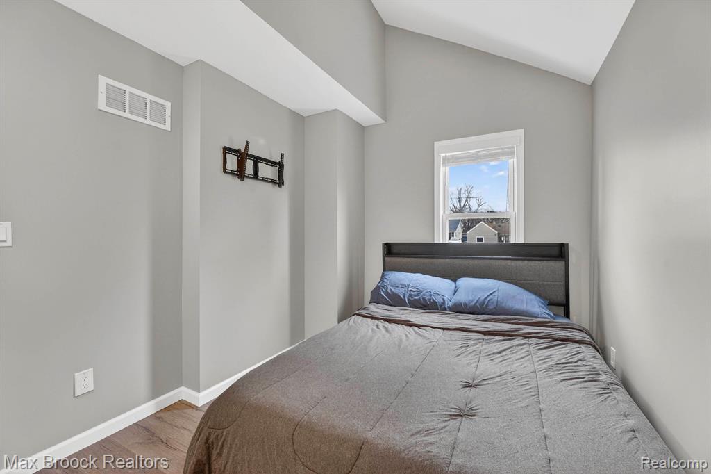21631 Tulane Avenue, Farmington, MI 48336 — Photo 18