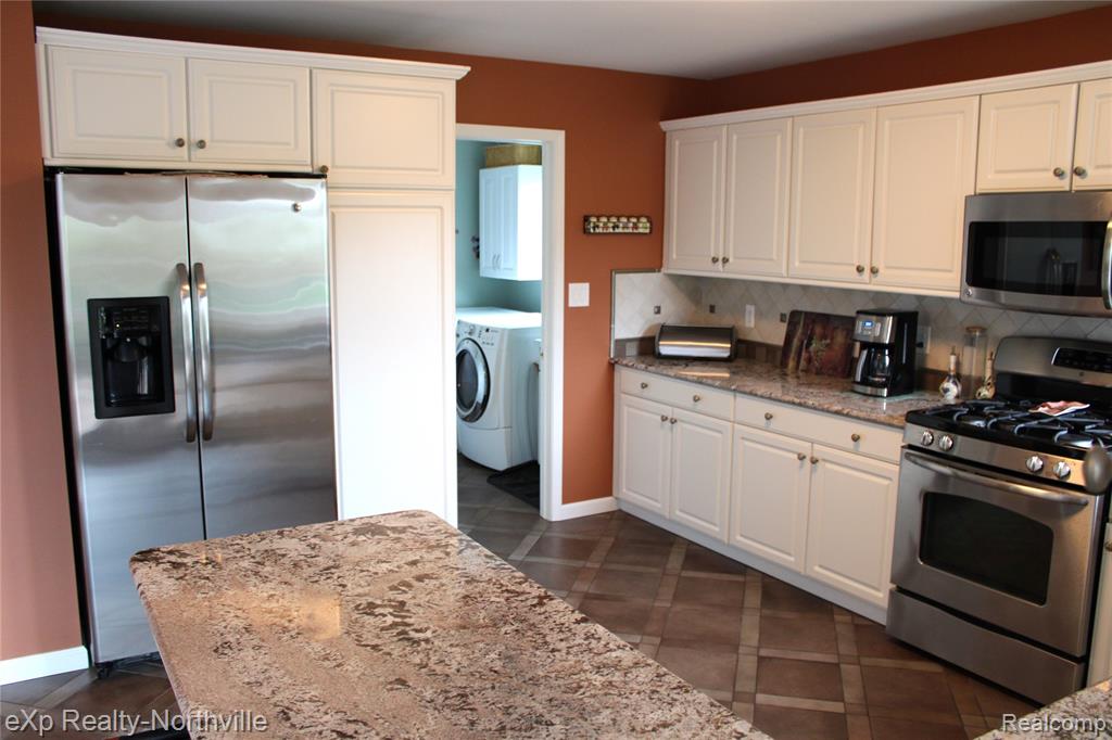 47671 Stratford Drive, Canton, MI 48187 — Photo 6