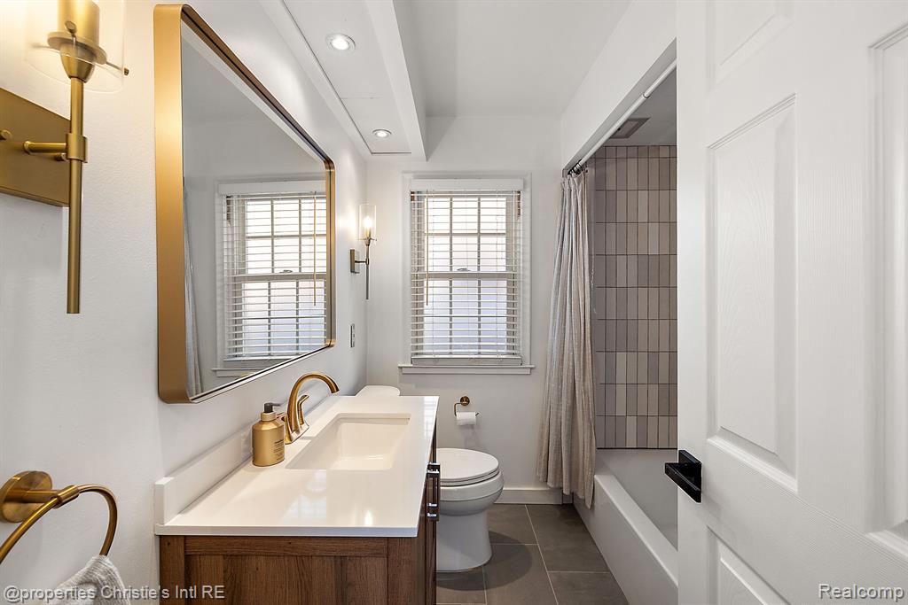 459 BOURNEMOUTH Circle, Grosse Pointe Farms, MI 48236 — Photo 16
