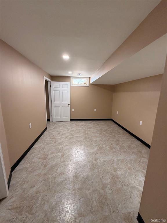 8051 Rose Lane, Goodrich Vlg, MI — Photo 40