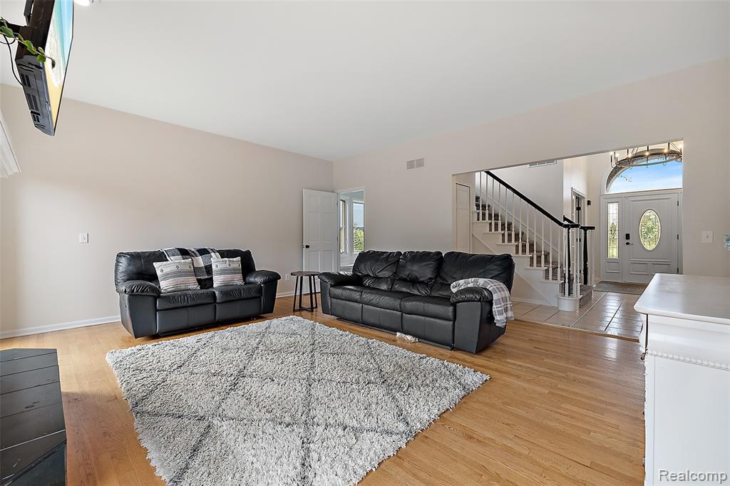 190 Sequoia Lane, Leonard, MI 48367 — Photo 14