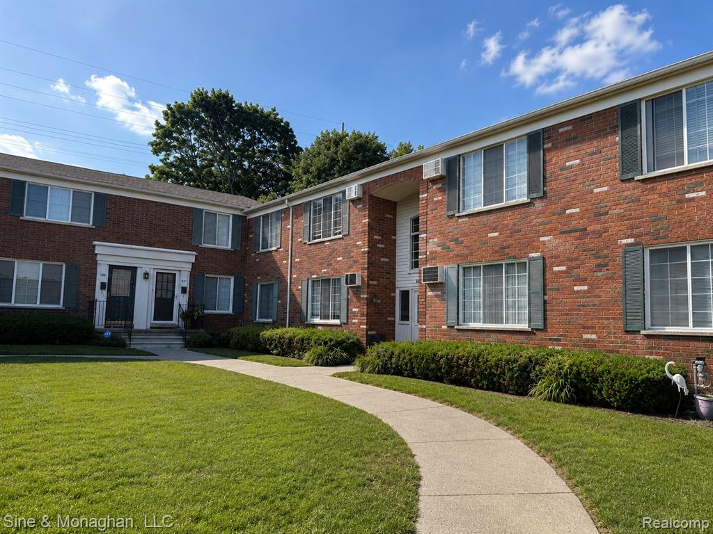 433 Miller Avenue, 203, Rochester, MI 48307