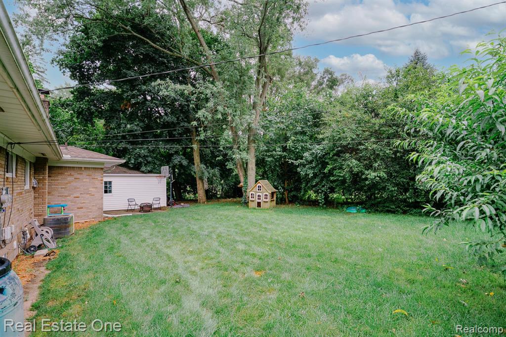52471 Ihla Street, Shelby Twp, MI 48316 — Photo 32