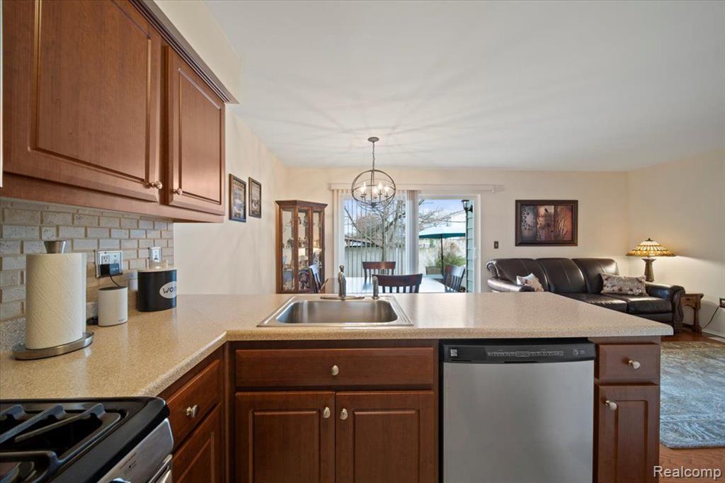 1818 SHIRE, Royal Oak, MI 48073 — Photo 20